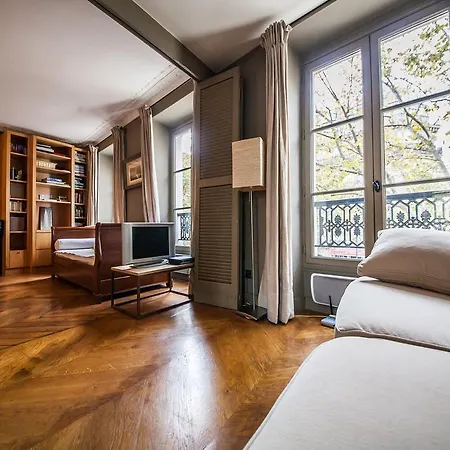 Studio Luxembourg Park Apartment
